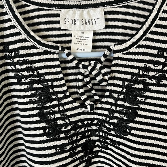 Sport Savvy long sleeved striped pullover top in black and white, size M - Picture 9 of 10
